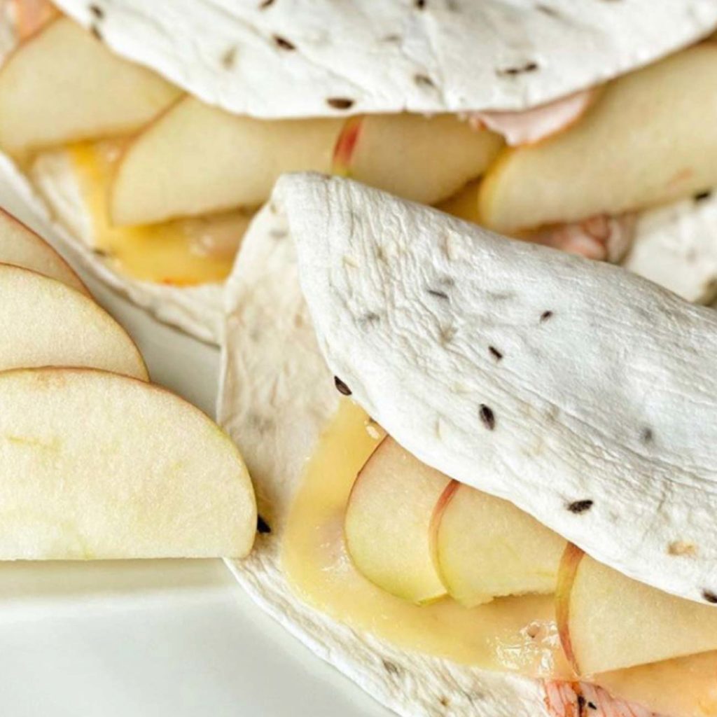 Egglife wraps with brie with apples